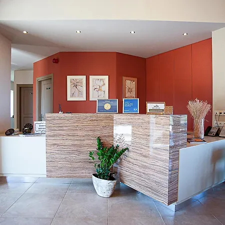 Crystal Palace - Luce Hotel *