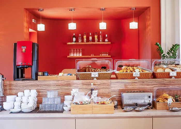 Crystal Palace - Luce 酒店 *